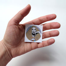 将图片加载到图库查看器,The Touch Round Sticker