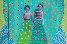 将图片加载到图库查看器,Kids Holding Hands Collage Art