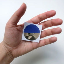 Charger l&#39;image dans la galerie, Doubtful Round Sticker
