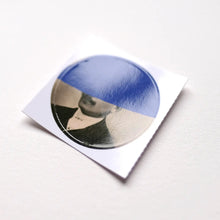 Carica l&#39;immagine nel visualizzatore di Gallery, Doubtful Round Sticker
