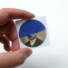 Carica l&#39;immagine nel visualizzatore di Gallery, Doubtful Round Sticker
