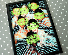 Carica l&#39;immagine nel visualizzatore di Gallery, Female art print: women with green masks, available in different sizes - Naomi Vona Art
